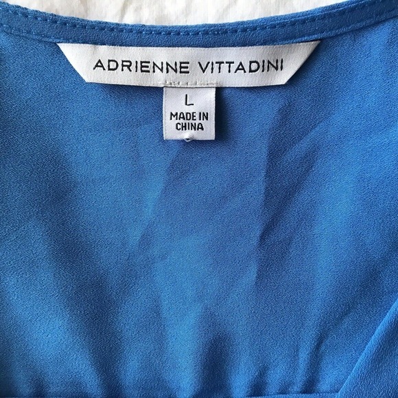 Adrienne Vittadini Blouse SzL Blue Stripe Contrast Yoke Cap Sleeves Pleat Back - Picture 3 of 8